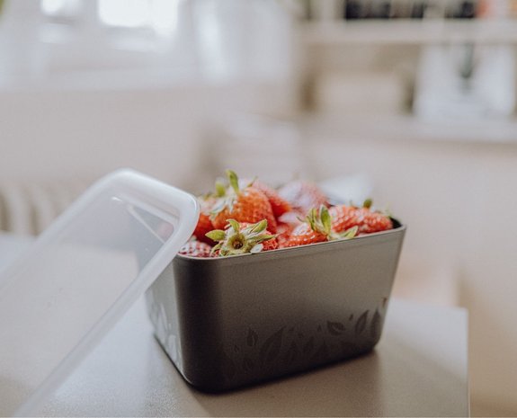 pfabo Mehrwegbehälter mit Erdbeeren