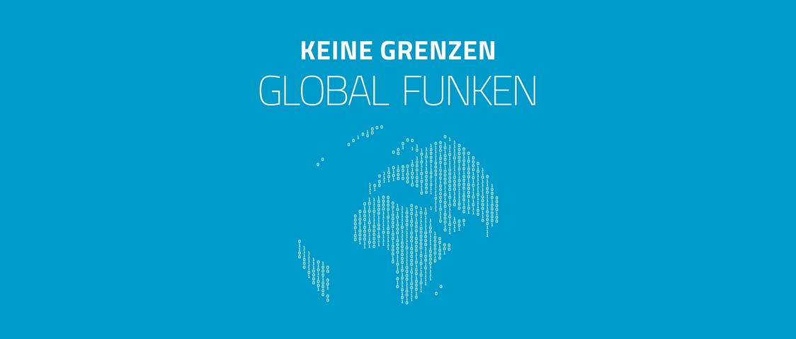 Globales Tracking visualisiert durch Binärcode-Weltkarte und Slogan 'Keine Grenzen – Global Funken'